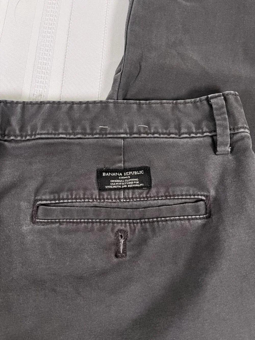 Banana Republic Athletic Fit Chino Pants Mens 33x32 Gray Slim Taper Stretch
